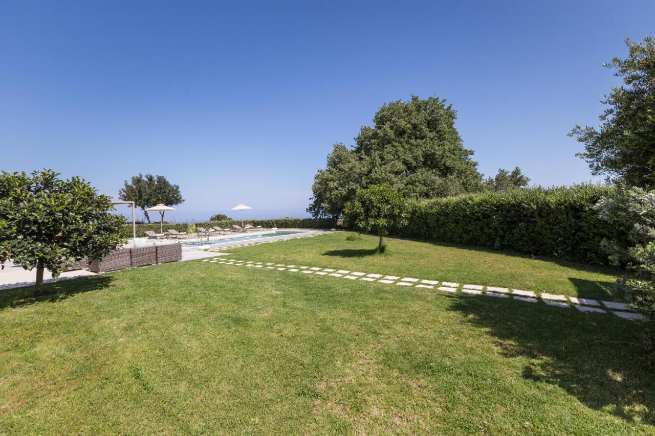 Lux Villa Mia With Heated Pool, 2Km To Beach & Childrens Area! Mikro Metochi Екстериор снимка