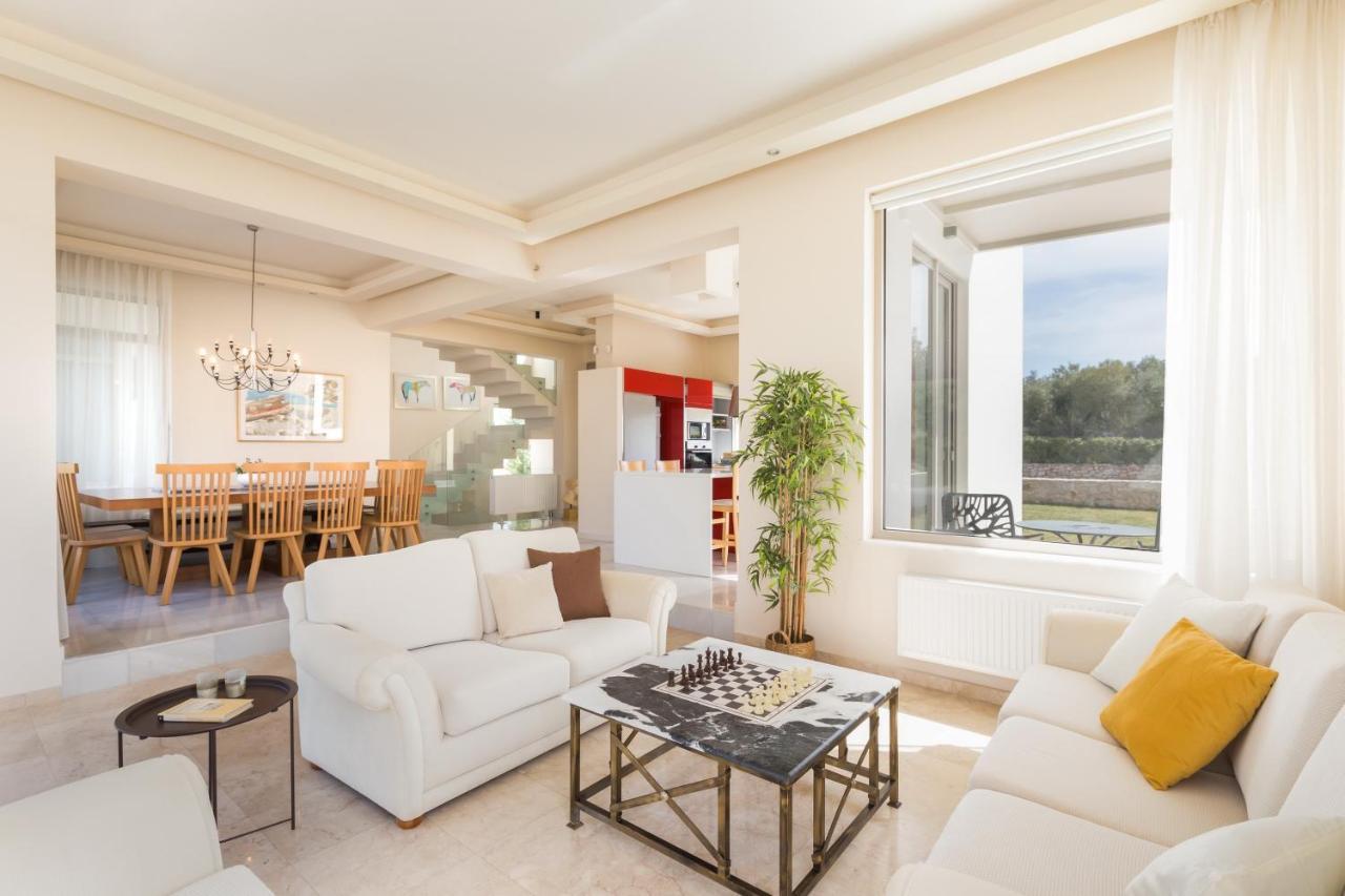 Lux Villa Mia With Heated Pool, 2Km To Beach & Childrens Area! Mikro Metochi Екстериор снимка