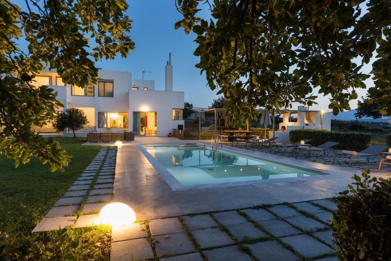Lux Villa Mia With Heated Pool, 2Km To Beach & Childrens Area! Mikro Metochi Екстериор снимка
