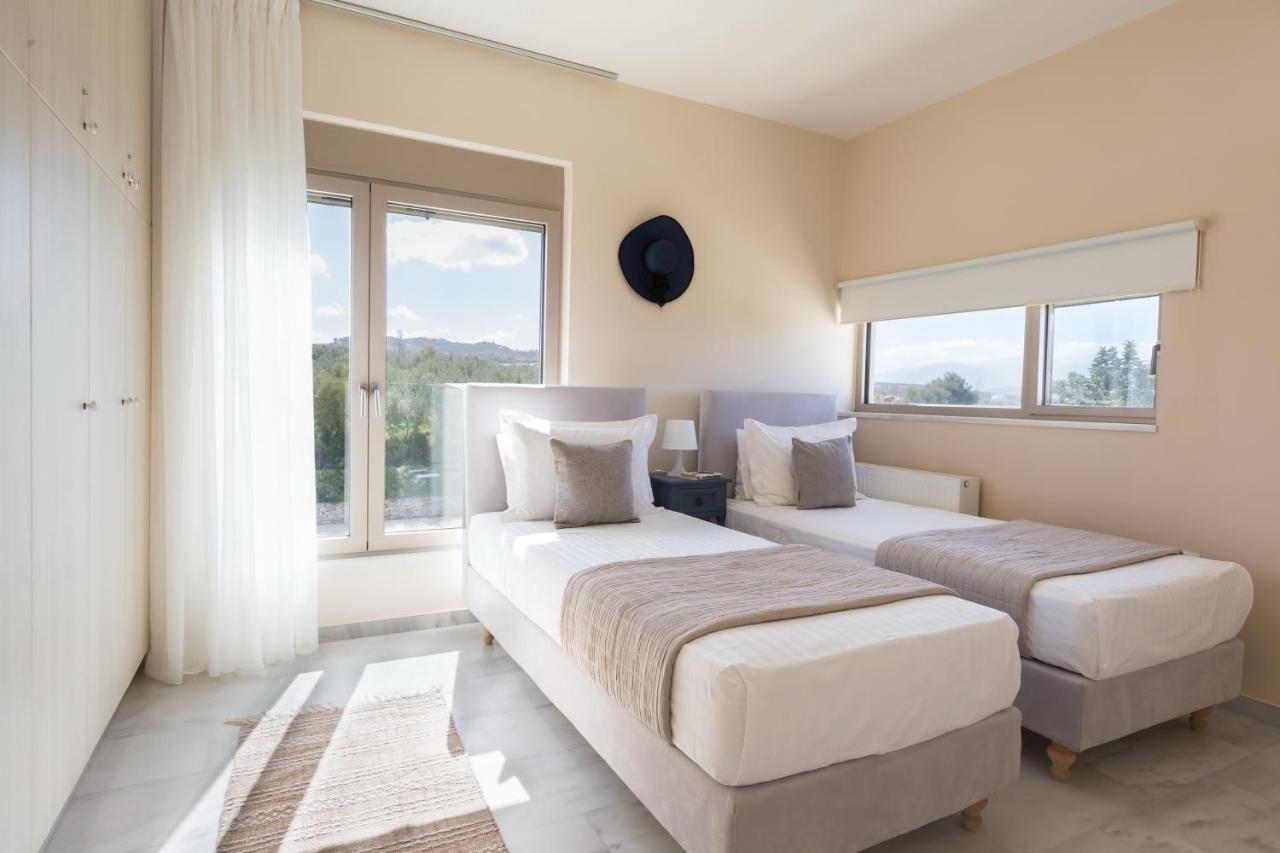 Lux Villa Mia With Heated Pool, 2Km To Beach & Childrens Area! Mikro Metochi Екстериор снимка